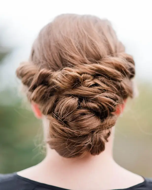 Chignon tressé vu de dos